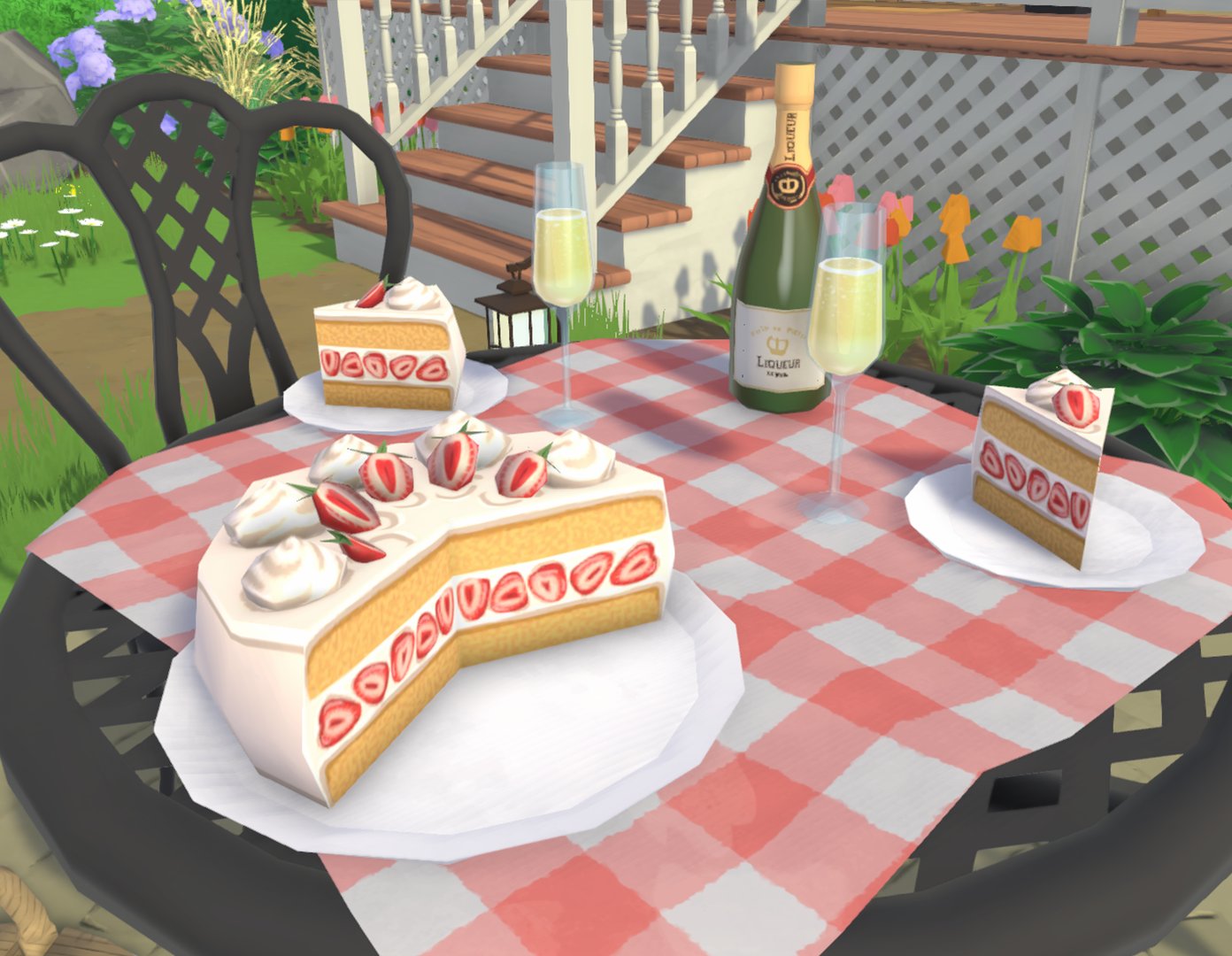 Uma mesa com uma toalha vermelha e branca xadrez. Nela há um bolo cortado, e duas fatias servidas ao lado de duas taças de champagne